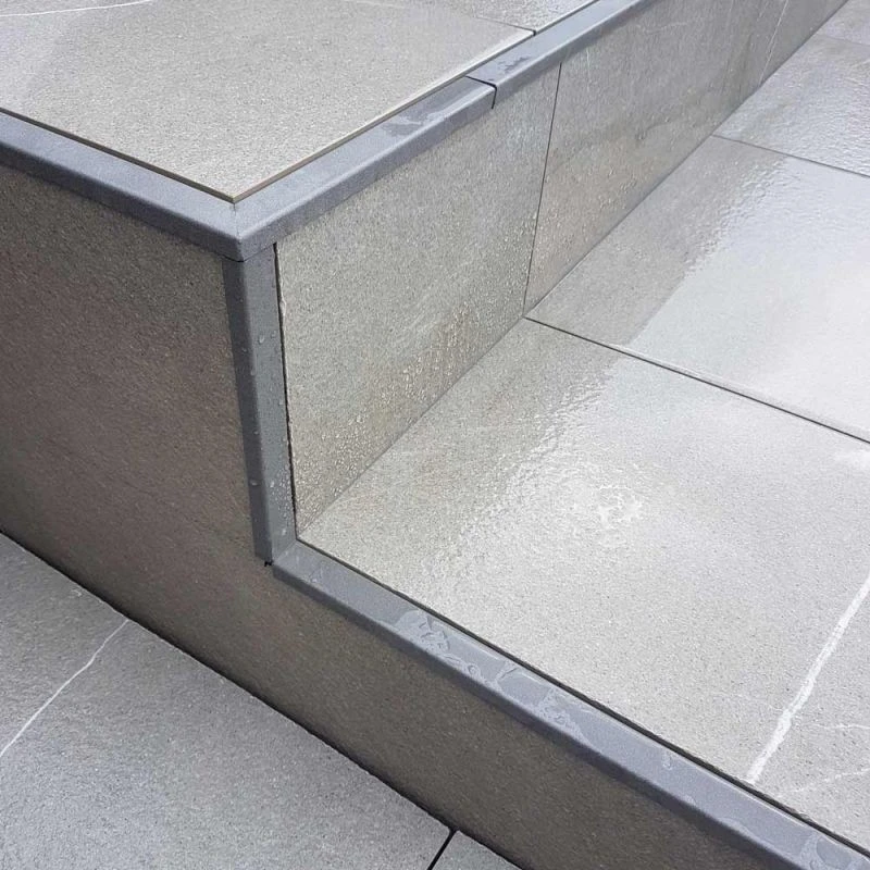 Bordure Aluminium BSJ - Gris Clair - Longueur 2,70 M 1 Bordure Aluminium BSJ - Gris Clair - Longueur 2,70 M